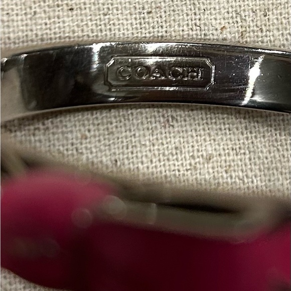 Coach clasp closure bangle bracelet - Picture 4 of 7